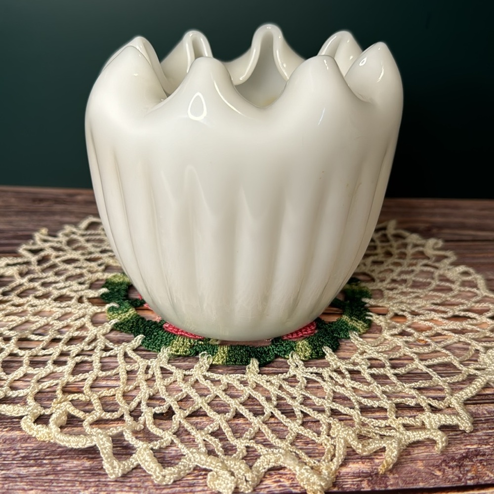 Lot of Milkglass- Anchor Hocking, Fenton, Imperial Glass - Picture 3 of 6